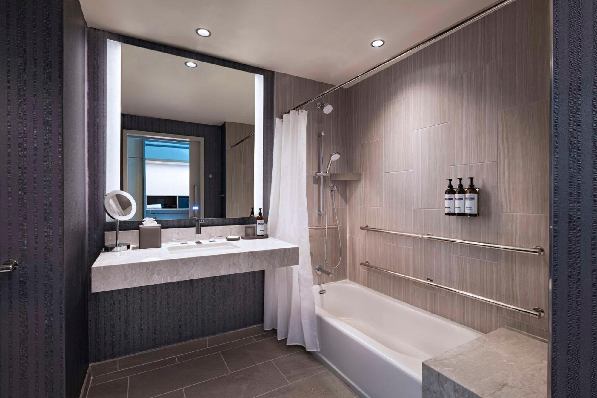 Hyatt Regency Conroe Hotel Екстериор снимка